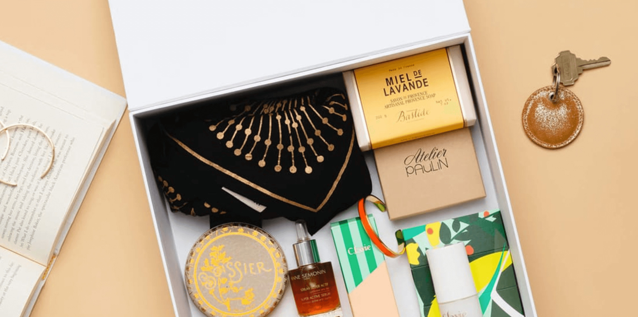 OUIPLEASE OPEN BOX ORANGE BACKGROUND